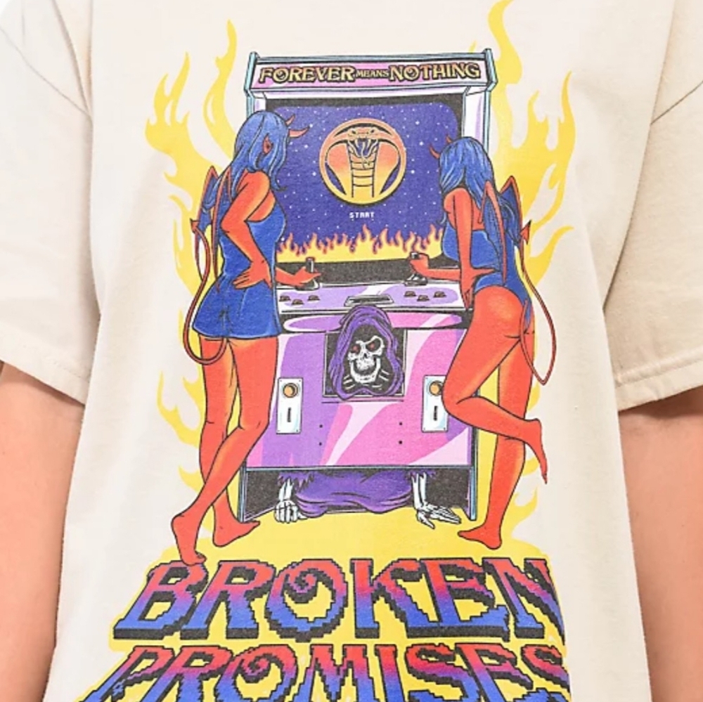 Broken Promises 2 Player Unisex Tee - Picture 2 of 8